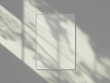 Duvarda asgari pencere gölgesiyle asılı çerçeve modeli