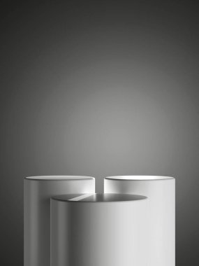 Ürün ekran platformu ile basit, boş, minimal siyah metal arka plan. Daire şeklinde kürsü kaidesi olan boş bir stüdyo. 3B görüntüleme