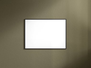 Koyu kahverengi duvarda çerçevesi olan boş bir poster.