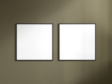 Koyu kahverengi duvarda çerçevesi olan boş bir poster.