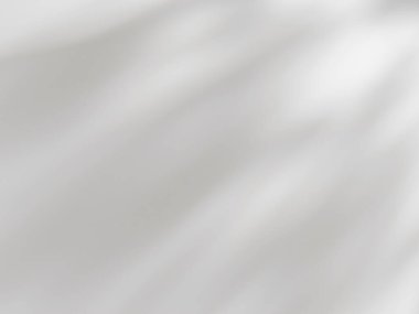 Beyaz duvarda gri pencere gölgesi ve ışık bulanık arkaplan.