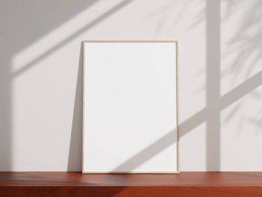 Masanın üzerindeki en küçük resim çerçevesi modeli