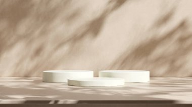 Kahverengi arka plan duvarında bitki gölgesi olan güzellik ve kaplıca ürünleri için taş podyum. Ürün yerleştirme için lüks granit malzeme nötr estetik iç mekan
