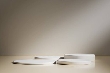 Geometrik podyum platformlu en az ürün sahnesini göster. Podyumlu silindir arkaplan 3d. Kozmetik ürünleri anlamına geliyor. 3D Kahverengi Stüdyoda Sahne Gösterimi