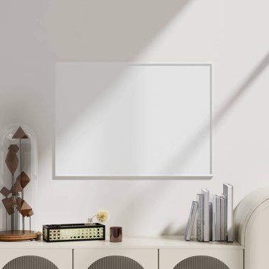 Duvarında ve masasında çerçeve olan iç model.