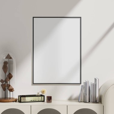 Duvarında ve masasında çerçeve olan iç model.