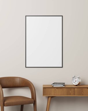 Siyah bir fotoğraf çerçevesi, kahverengi sandalye, ahşap masa, kitaplar ve saat ile modern masa düzeni sergilenen sanat eserleri veya fotoğrafçılık için.
