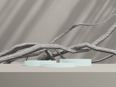 Dört açık mavi dairesel podyum, doğal ve sanatsal bir dokunuş için arka planda bükülmüş ağaç dalları ile uyumlu bir düzende yerleştirilmiştir..