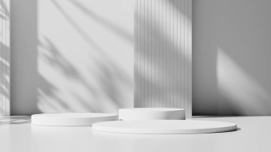 Minimum beyaz podyumlardaki gölgeler rafine edilmiş arka plan, modern bir stüdyoda ürün sunumları için mükemmel..