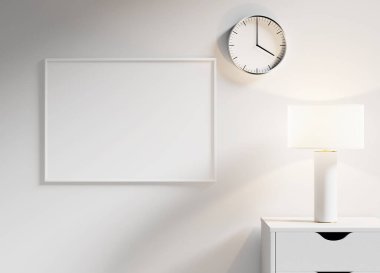 Temiz beyaz bir duvarda minimal siyah çerçeve modeli, görsel sanat veya fotoğrafçılık için ideal.