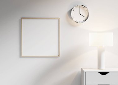 Yumuşak ışıklandırmalı beyaz bir duvara asılı kare siyah çerçeve modeli. Yaratıcı tasarım veya fotoğrafçılığı sergilemek için ideal..