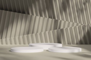 Dinamik gölgeli üç minimalist podyum, çok yönlü sunumlar veya tasarım gösterileri için mükemmel.