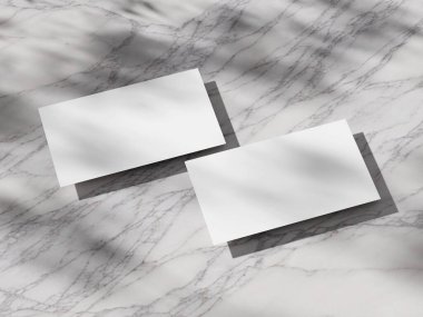 Lüks mermer dokusunda parlak gölgeleri olan profesyonel bir kartvizit modeli..