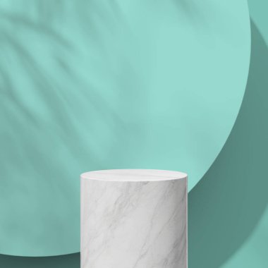 Minimalist beyaz mermer podyum yumuşak nane rengi arka planda açık renk gölgeler bırakıyor.