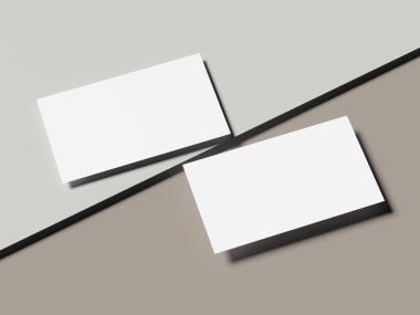 Yumuşak kahverengi katmanlı kağıt tasarımı üzerine eğilmiş kartvizit çifti