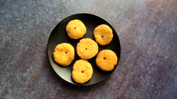 Mathri Ινδικό Παραδοσιακό Σνακ Τροφίμων — Αρχείο Βίντεο