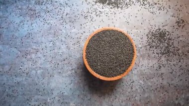 Çiğ, kurutulmuş fesleğen tohumları