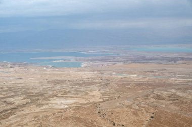 Ölü Deniz ve Judaean Çölü manzarası, Güney Bölgesi, İsrail.