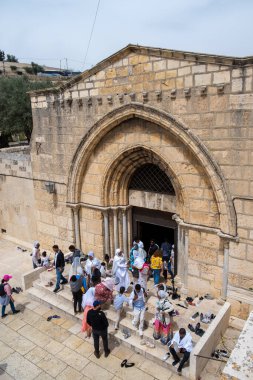 Kudüs, İsrail - 10 Nisan 2023. Bakire Meryem 'in Mezarı' nın Girişi