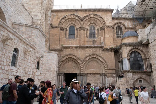Gerusalemme Israele Aprile 2023 Turisti Pellegrini All Ingresso Della Chiesa — Foto Stock