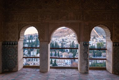 Alhambra Kalesi 'nin Nasrid Sarayı' nın içleri. Granada, İspanya