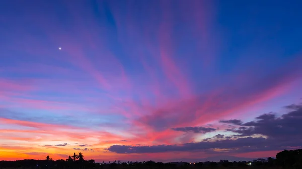 Krásná Soumrak Obloha Měkkým Mrakem Barevný Západ Slunce Příroda Abstraktní — Stock fotografie