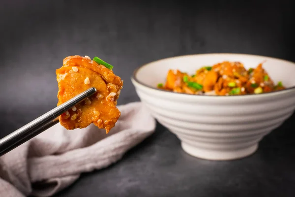 Chopsticks Hold Delicious Sweet Chopping Chicken Rice Sesame Seeds Sliced — Foto de Stock