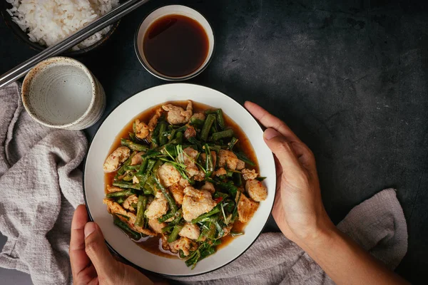 Hand Serving Delicious Long Bean Stir Fried Pork Red Hot — Stock Photo, Image