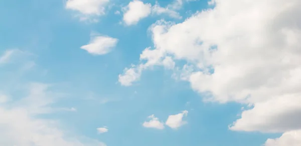 Μπλε Ουρανός Και Σύννεφα Στην Ημέρα Του Καιρού Υπαίθρια Φύση — Φωτογραφία Αρχείου