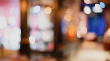 Kullanım için boş restoran barı soyut arkaplanı bulanıklaştırdı