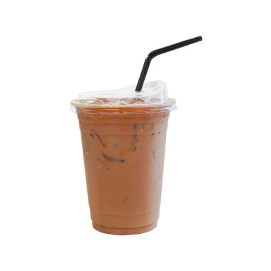 Buzlu moka kahvesi plastik cam ve tüp emici izole beyaz arka plan, yaz içeceği konsepti..