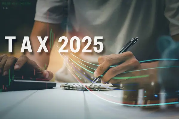 2025 yılının vergilerini hesaplamak için insanların rapor yazıp hesap makinesi kullanmalarını sağlar..