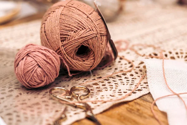パンチ ニードル ワークショップ 針仕事だ 編み物材料 — ストック写真