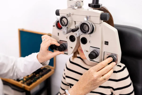 Επαγγελματική Εξέταση Ματιών Οφθαλμολογικός Έλεγχος Όρασης Των Ματιών — Φωτογραφία Αρχείου