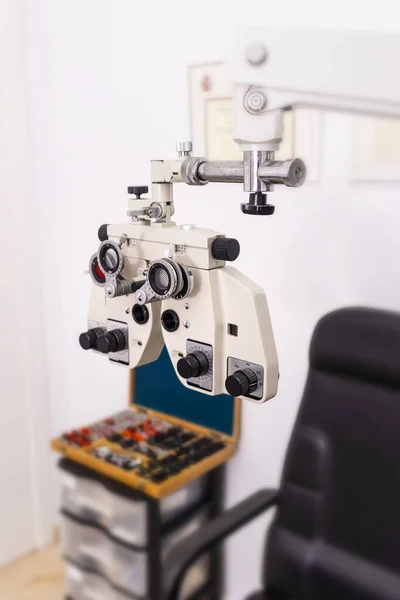 Precision Eye Care Μακρό Πλάνο Ενός Phoropter Για Την Εξέταση — Φωτογραφία Αρχείου