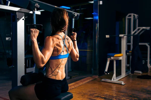 Stark Kvinna Gymmet Stärkt Och Muskulös Mid Aged Woman Som — Stockfoto
