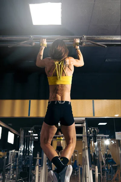 Kvinnlig Personlig Tränare Stärkande Genom Fitness Medelålders Kvinnliga Tränare Förvandlar — Stockfoto