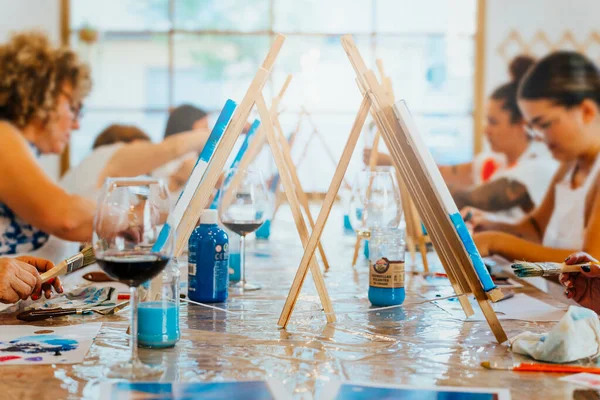 Kunst Und Wein Workshop Canvas Cabernet Künstlerische Erfahrung Mit Wein — Stockfoto