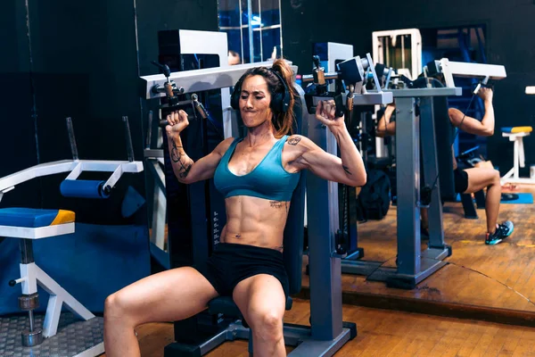 Fitness Prodigy Mujer Mediana Edad Ejemplificando Dedicación Disciplina —  Fotos de Stock