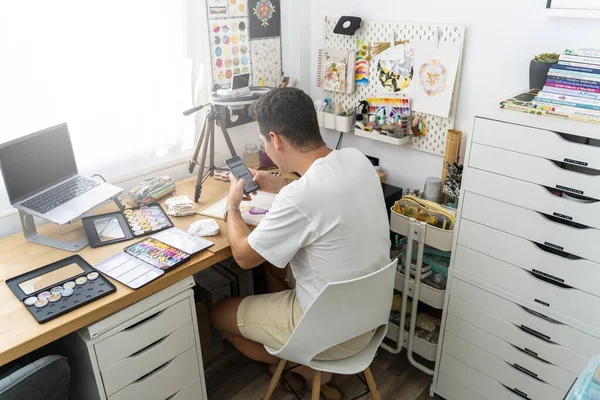Lgbt Vlogger Artist Showcasing Watercolor Illustration Youtube — Stock fotografie