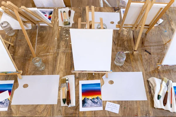 Workshop Arte Vinho Telas Branco Cavaletes Pintura — Fotografia de Stock