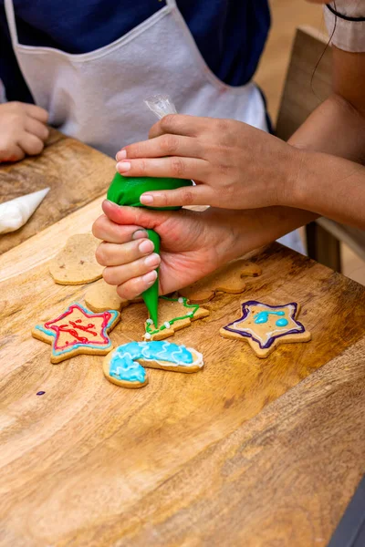 Christmas cookie workshops. Decorating gingerbread cookies for Christmas.
