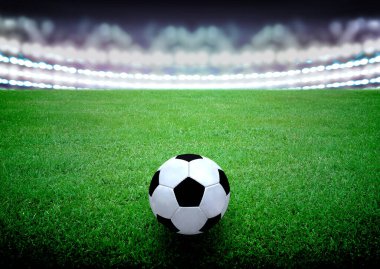 futbol sahası ve parlak ışıklar