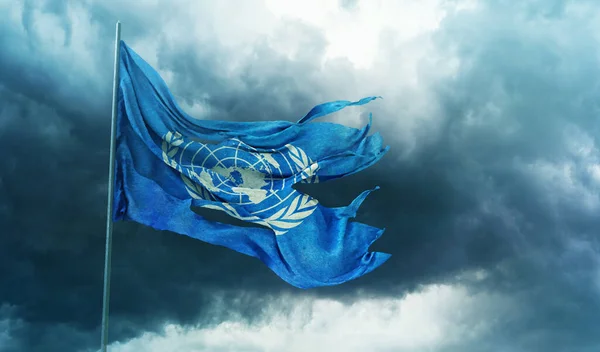 Прапор Організації Єднаних Націй Організація Єднаних Націй Прапор Махає Небі — стокове фото