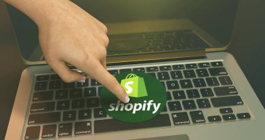 Shopify, Social Media Logo Görsel Sunumu (3D Görsel Tasarım) - 20 Şubat 2024, İstanbul, Türkiye