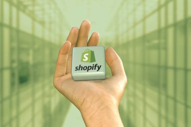 Shopify, Social Media Logo Görsel Sunumu (3D Görsel Tasarım) - 20 Şubat 2024, İstanbul, Türkiye
