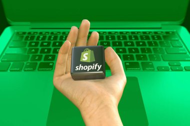Shopify, Social Media Logo Görsel Sunumu (3D Görsel Tasarım) - 20 Şubat 2024, İstanbul, Türkiye