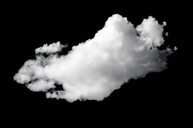 Siyah arka planda beyaz bulut. Geniş gökyüzü ve kara bulutlar.