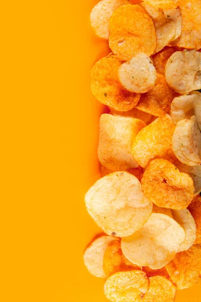 Border Potato Chips Isolated Orange Colored Background Mouthwatering Chip Coated — Stock Photo, Image