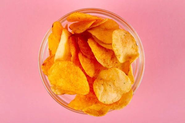 Potato Chips Glass Bowl Isolated Pastel Pink Background Top View — Stock Photo, Image